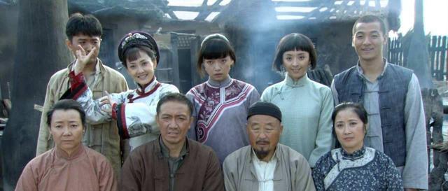 萨日娜：结婚33年只生孩子不做饭，帅气演员丈夫潘军却把她宠成宝