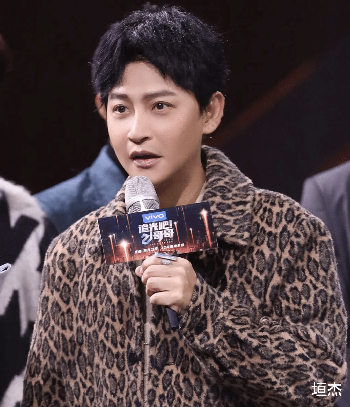 撞脸|8对“撞脸”的明星,一个“洋气”一个“土气”,颜值差距太大了