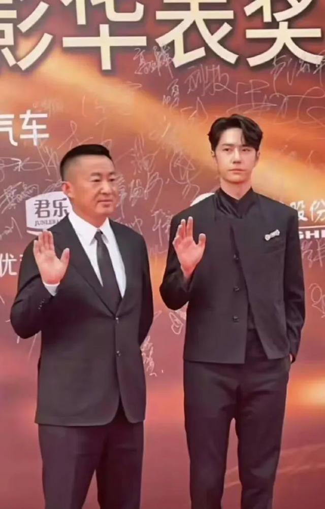 江疏影|华表奖搞笑时刻：刘烨嗑瓜子，邓超直播“玩梗”，江疏影颁奖口误