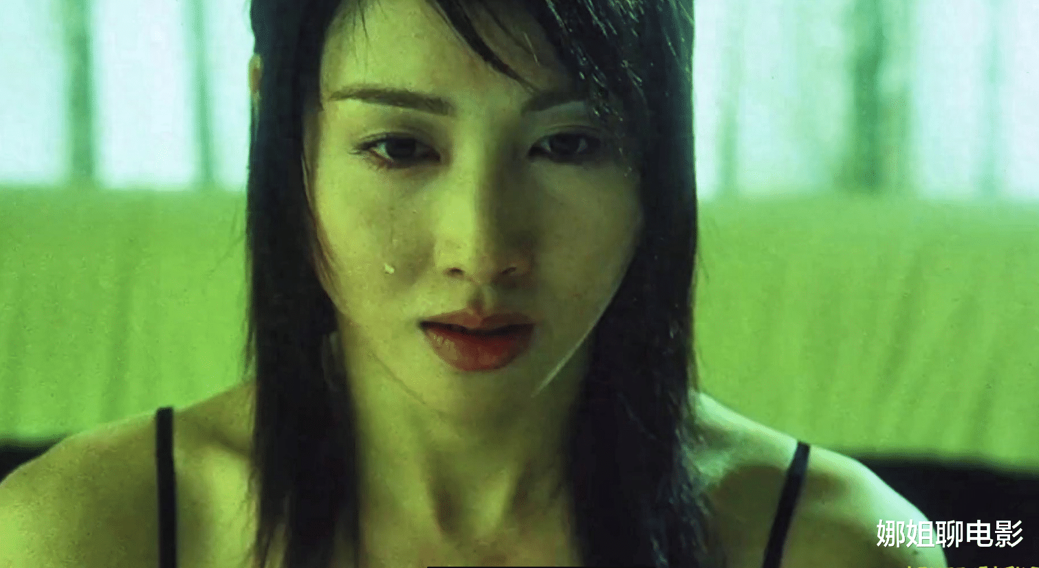 黎姿的香港B级片，让你大饱眼福，面对三个变态歹徒她迎难而上