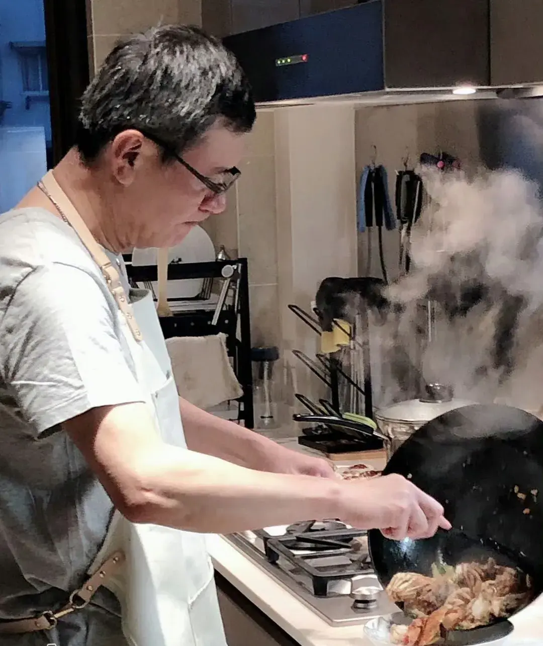 姚安濂：与妻子离婚后，一个人带着女儿生活，如今咋样了？