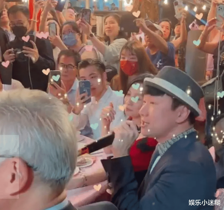 恭喜!林俊杰晒抱娃照,嘟嘴对视、娃像妈,祖孙三代同框显温馨