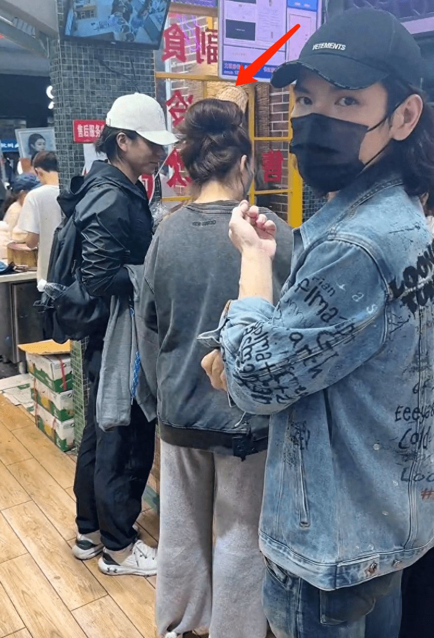 郭碧婷生图曝光，膀大腰圆体态很差，满脸憔悴，跟向太很像