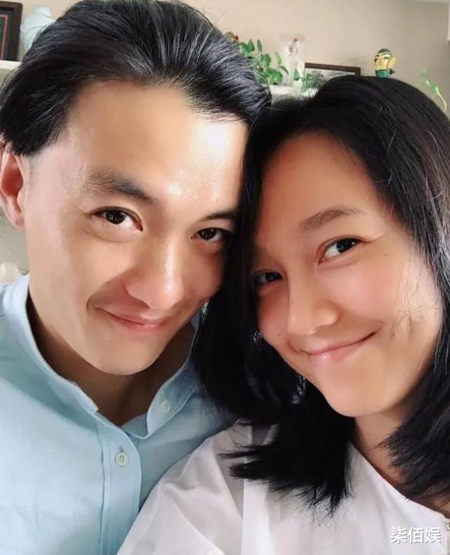 朱丹|朱丹带儿女陪老公在剧组过春节，直播与周一围嬉笑打闹，好甜蜜