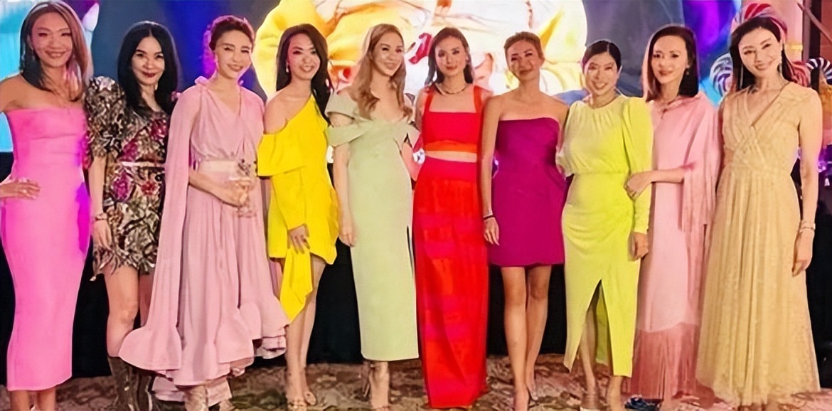 千亿媳妇徐子淇全职在家,一个人带7个孩子,还带大伯哥家的3个娃