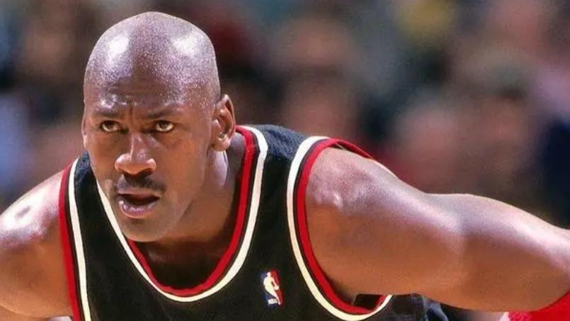 为公牛队夺取6冠，职业生涯最后时刻，乔丹为何在奇才队复出？