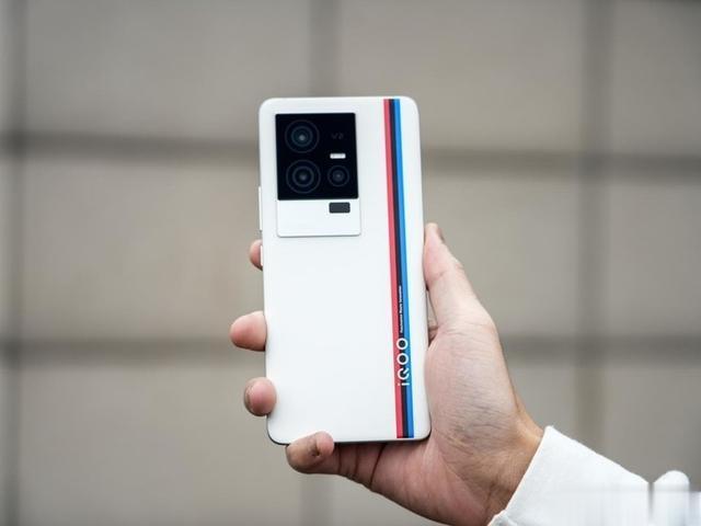 超高辨识度!这三台手机让人过目难忘
