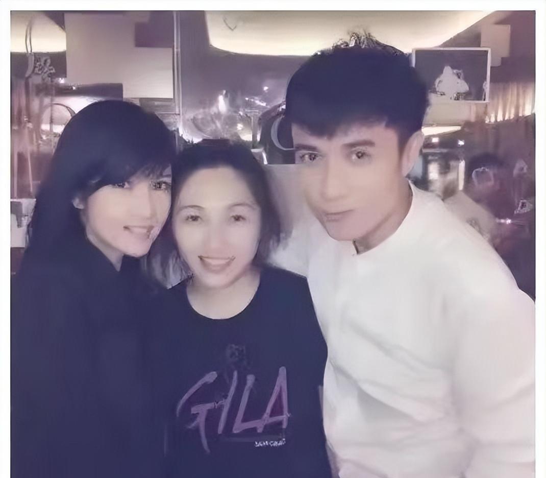 五月天|古巨基55岁妻子和林心如同框,低调朴素,但气质一点不差