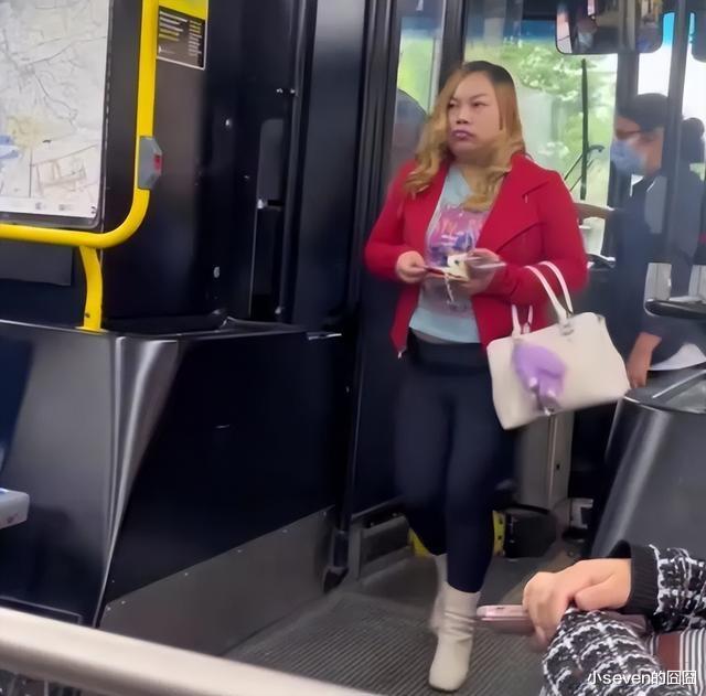 39岁凤姐在美国工作曝光,一个月赚7千美金,网友:不如回来带货