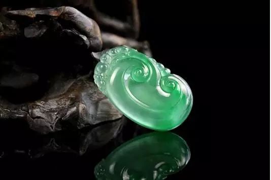翡翠|很多人知道翡翠不戴要水养,但用什么水?