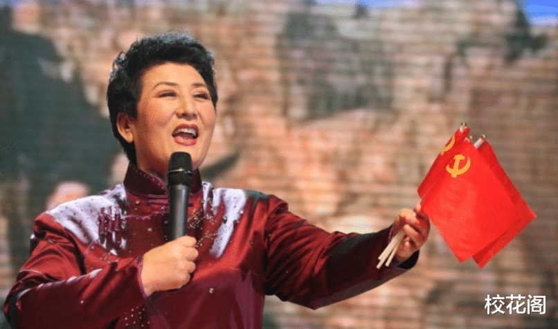 德德玛追悼会现场曝光！杨丽萍杨坤送花圈悼念，挽联完美总结一生