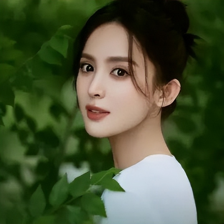 古力娜扎新恋情疑曝光,两人疑已同居,“小鲜肉”男友爱秀床照!