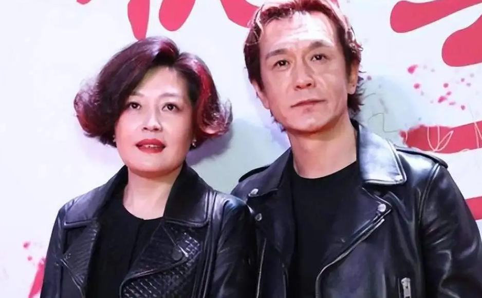 李咏|李咏病逝4年,再看遗孀哈文近况,才明白李咏当年的选择有多正确