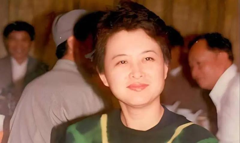 央视肖晓琳:退休5个月,在美国儿子家死去,临终26字遗言太深刻