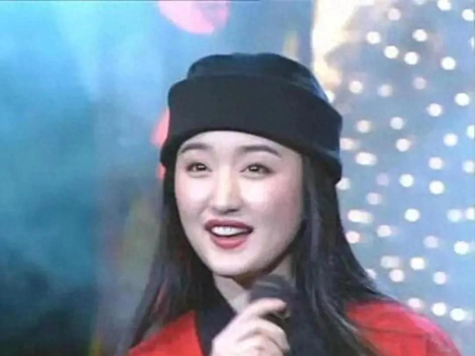 赖文峰现状曝光!娶小23岁娇妻,眉眼像极旧爱杨钰莹,儿子已6岁