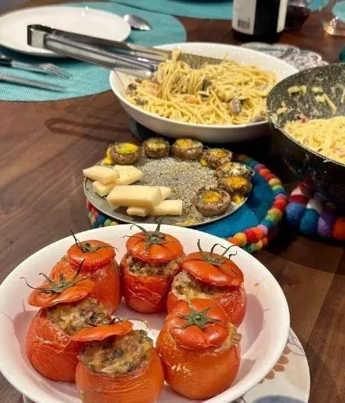 小S二女儿叫许韶恩，而大小女儿都是曦字辈，身份之谜已揭开