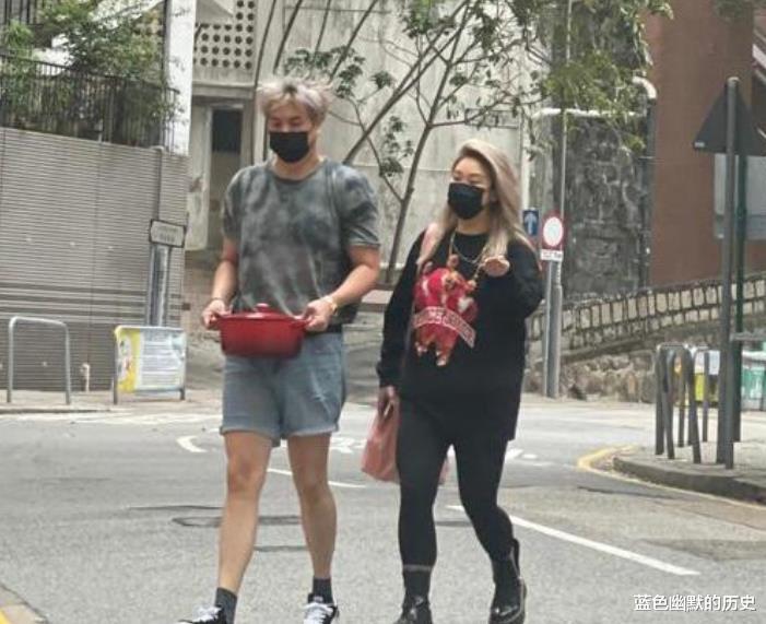 郑欣宜|郑欣宜与前任出游，复合再添实锤！曾跪求其中一任男友仍遭抛弃