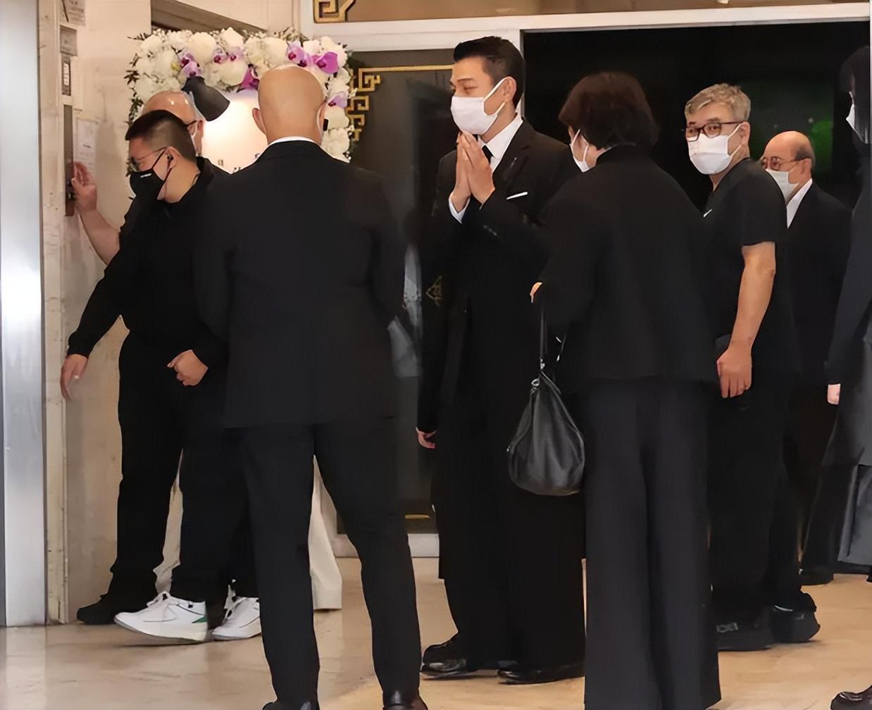 三天王灵堂缺席，戳穿了娱乐圈人情世故，看来刘德华真的人间清醒