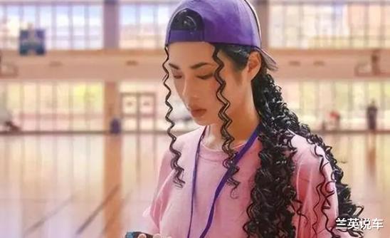 许可馨|许可馨口出狂言：多次“诋毁”祖国，偷偷回国后，结局太解气了