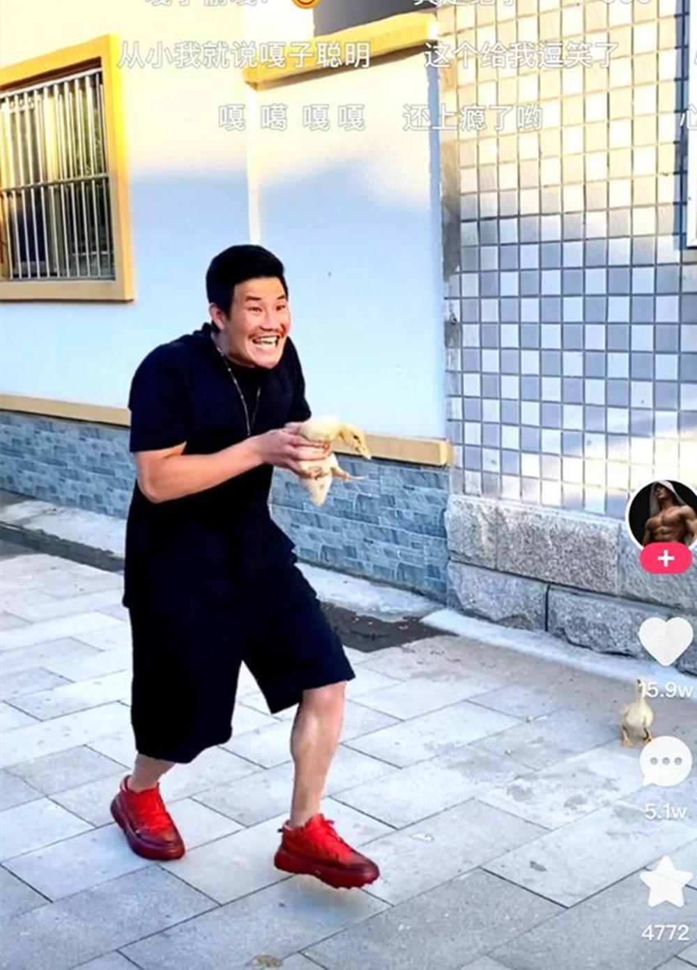 杜海涛|2天4个瓜！嘎子妻子疑似出轨，杜海涛曾撩过吴昕，个个都是大瓜