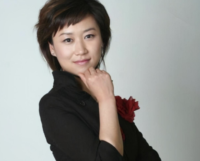 主持人魏笑:新婚24小时离世,丈夫至今未娶,父亲仍在以泪洗面