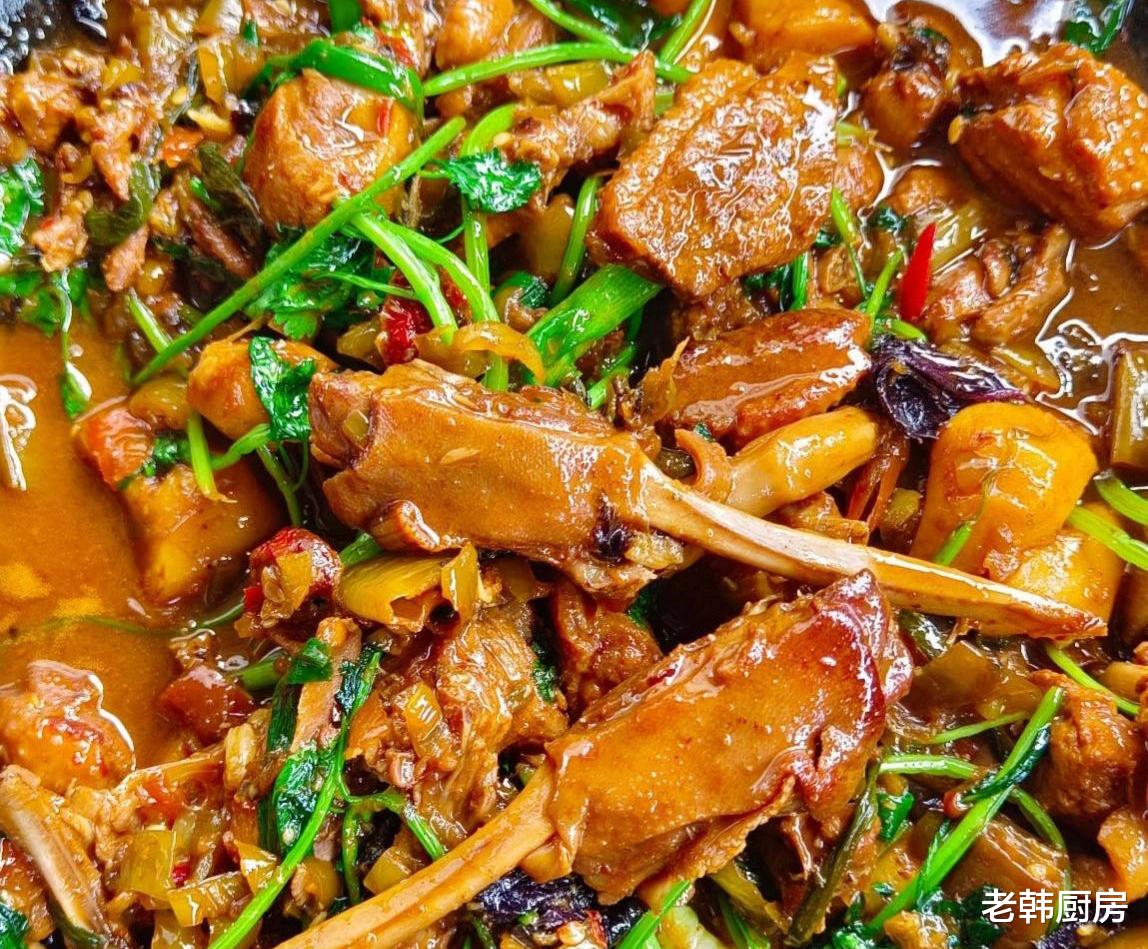 美食教程|鸭肉这么做太好吃了,鲜嫩不柴,香辣美味又下饭,全家人都爱吃