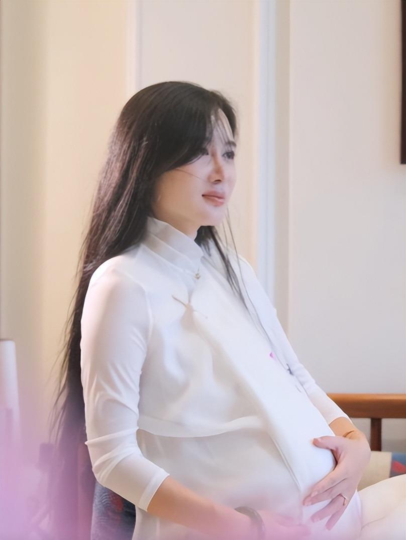 张纪中婚变?怒斥妻子败家,将价值500万的茶叶泡给司机喝