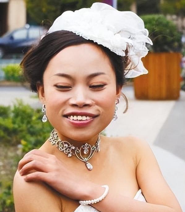 这一回，38岁常住美国的“凤姐”，再次让全世界刮目相看！