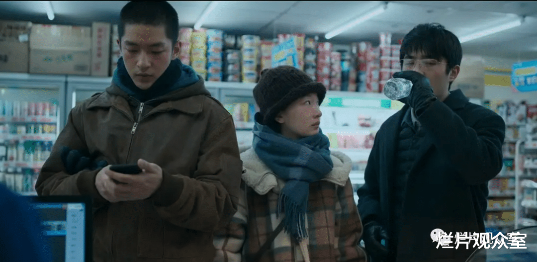 看了《燃冬》，感觉在电梯被摸的是“我”，浑身鸡皮疙瘩