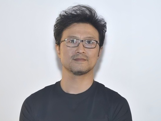 汪峰展开新恋情,与四婚网红陈露手牵手逛街,离婚两个月大胆示爱