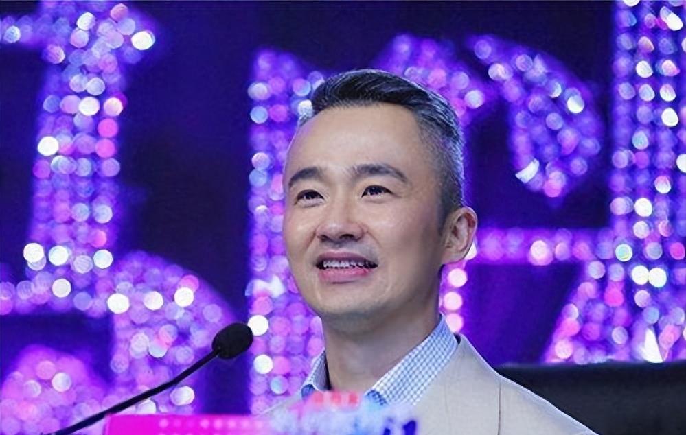 程雷和妻子王萌萌的感情,虽年纪相差18岁,但依旧甜蜜如初