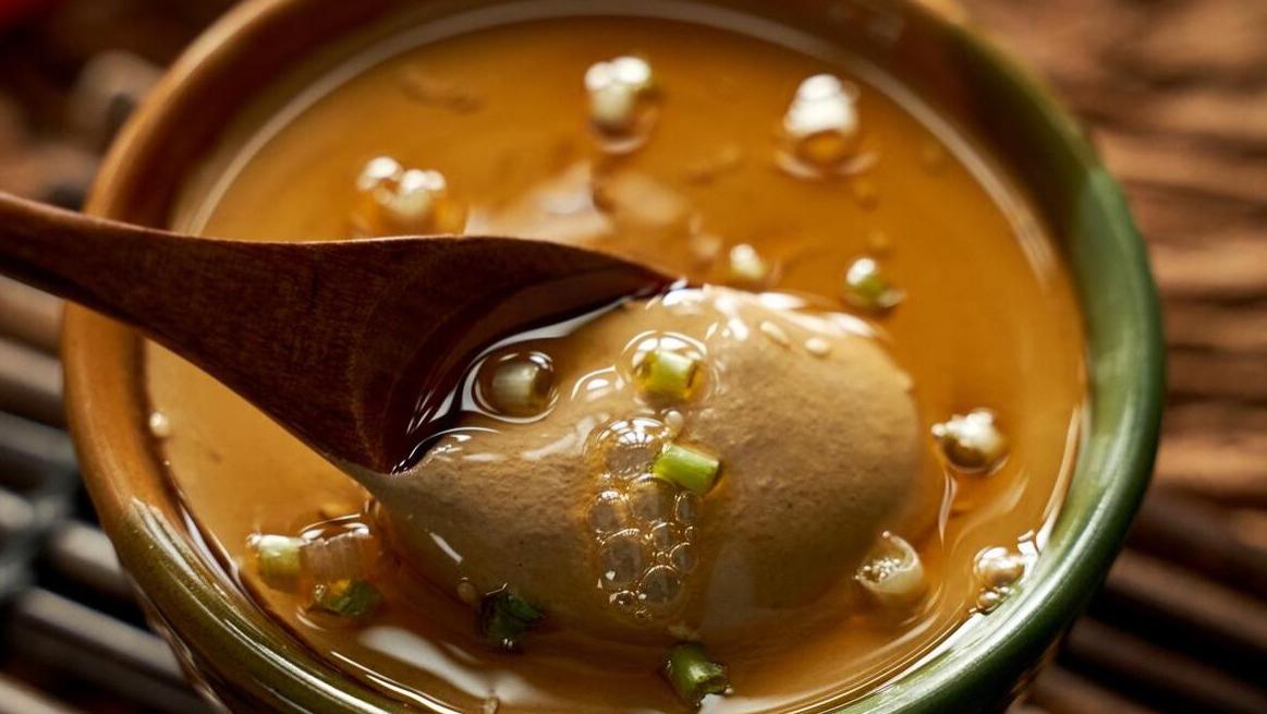 雪碧|调芝麻酱，到底是用水还是用油？教你3招，口感顺滑，又香又浓