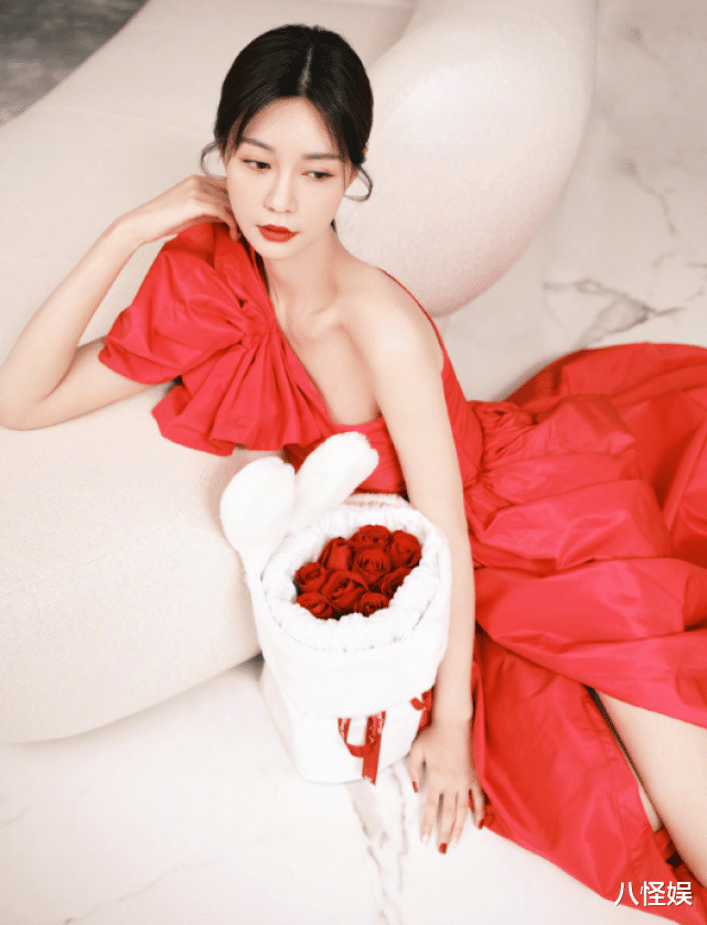 沈梦辰|杜海涛和沈梦辰牵手逛街，体重未反弹，被指特别瘦与之前判若两人