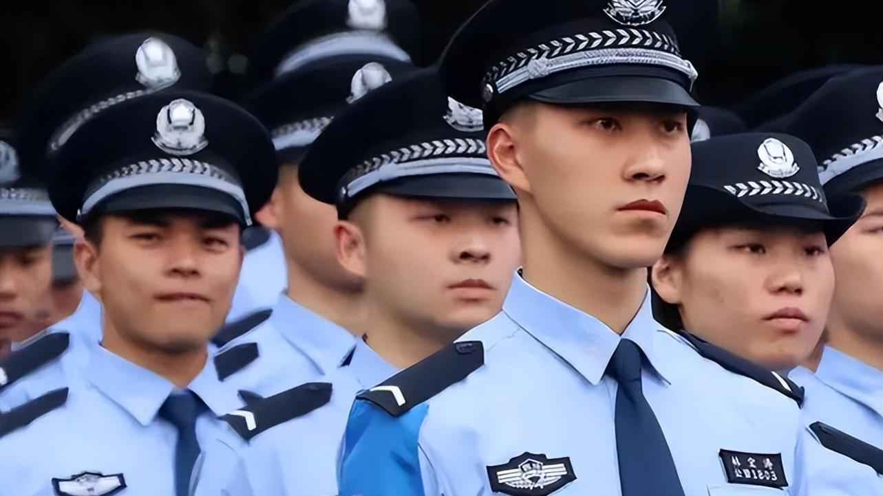 工作内容就是当跟班？辅警袒露离职原因，工资低只是其中之一