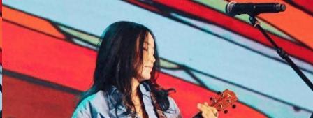 她连上4次春晚，和恩师同居怀孕，被骗流产，51岁孑然一身还未婚