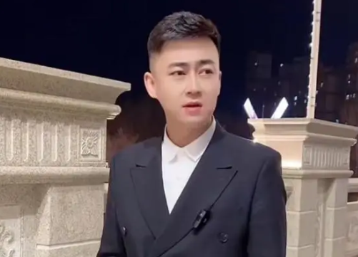 30岁网红刘野去世,曝头部遭同事砍10刀毙命,16岁孩子遭遇太唏嘘