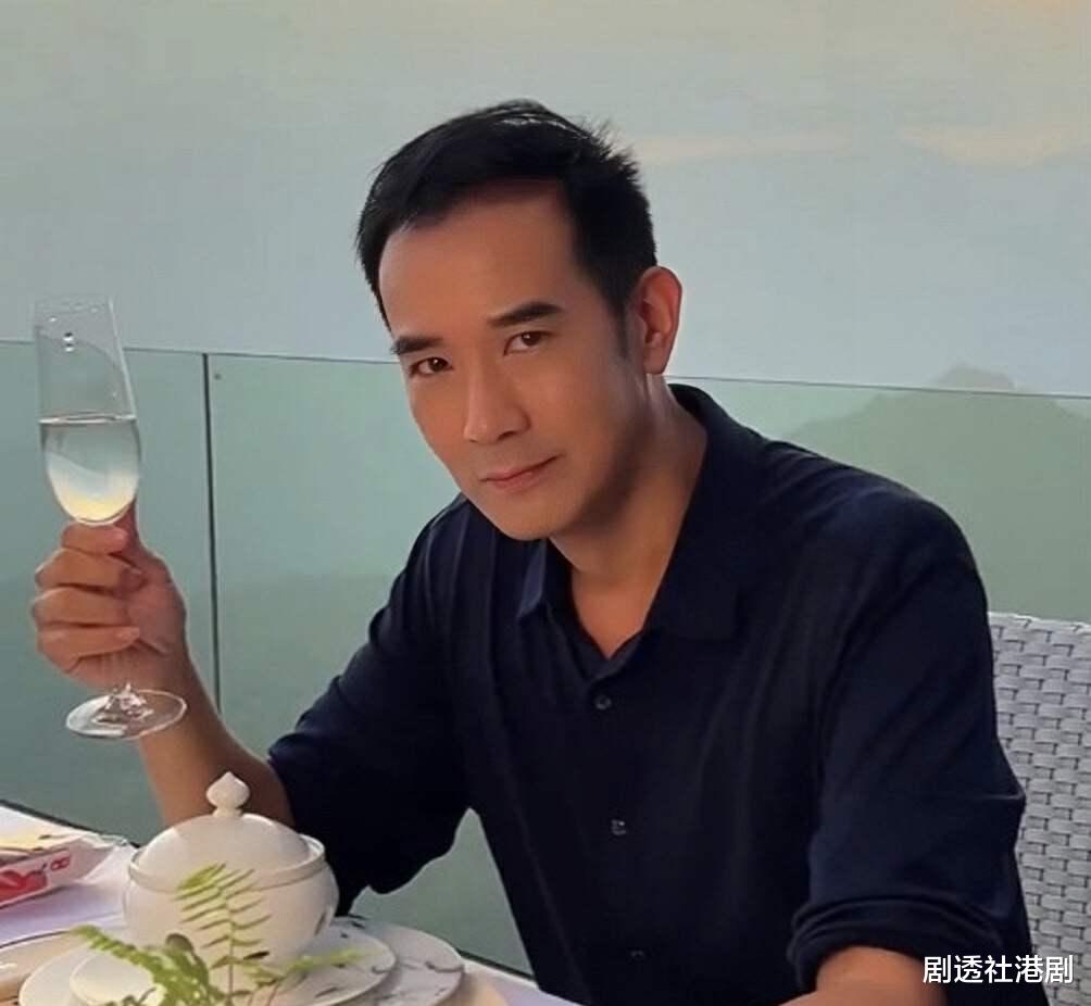 香港知名男星变过亿商人!在内地开厂经营家电,因丑闻淡出幕前