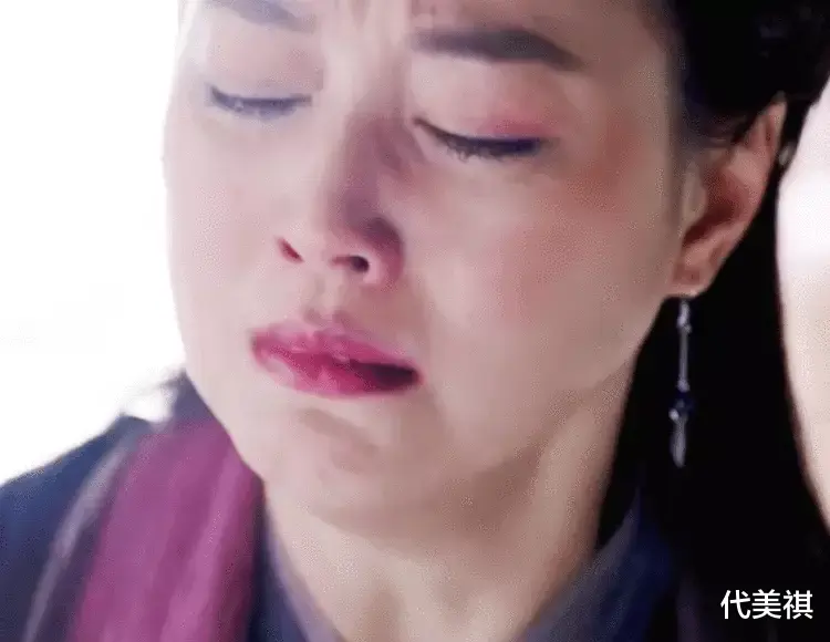 她突然去世，侮辱却早已开始