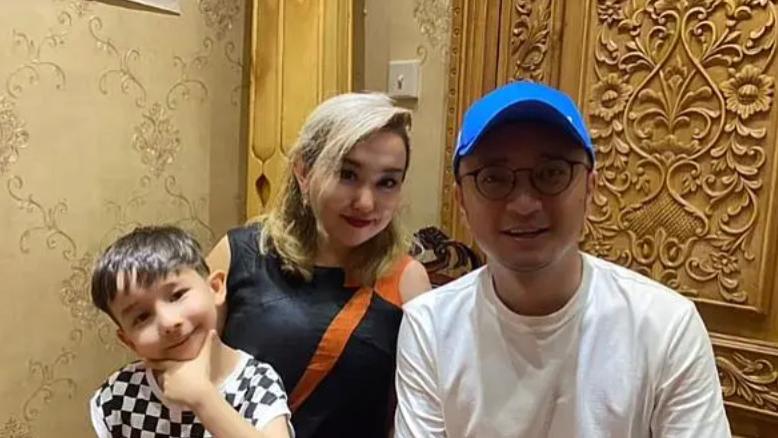 贾静雯|尼格买提被曝恋情，520约会金发美女，对方儿子7岁二人宛如父子