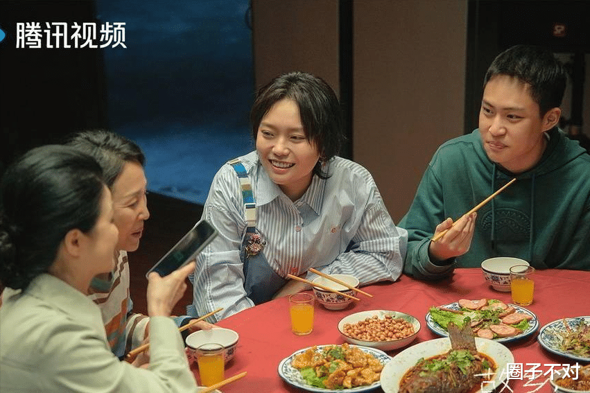 谁也没想到,快年底了,35岁任素汐又以这样的方式,打出一副王炸