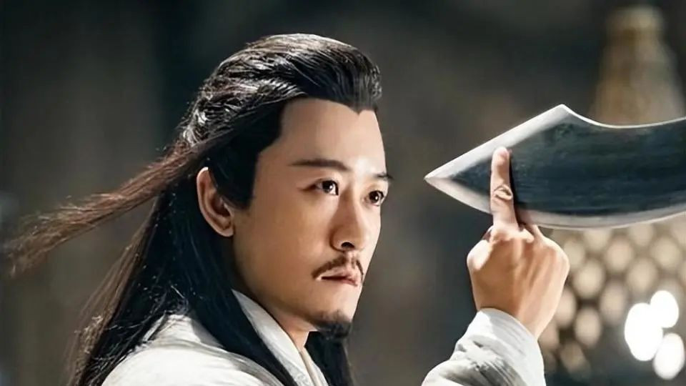 亲妈和干妈李少红，联手20年都捧不红他，却在改名后火了，如今成“叔系男神”