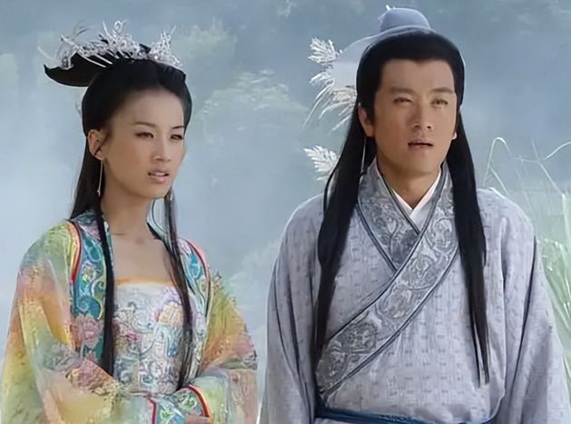 杨子黄圣依直播引热议，女方满脸疲惫不耐烦，杨子近照沧桑认不出