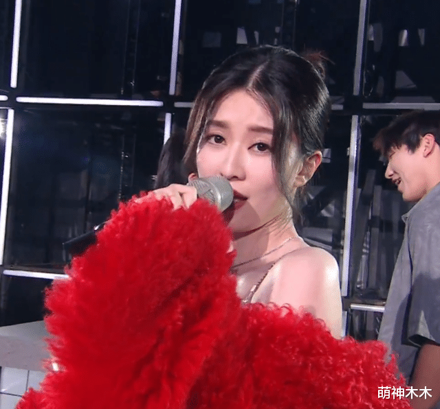 湖南跨年玩太狠!让张天爱乔欣唱“劈你的雷正在路上”,直冲热搜