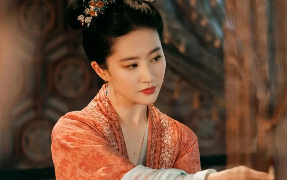 林永健|刘亦菲生图被吐槽太胖?脸部饱满,眼神清澈,非要瘦成排骨才美?