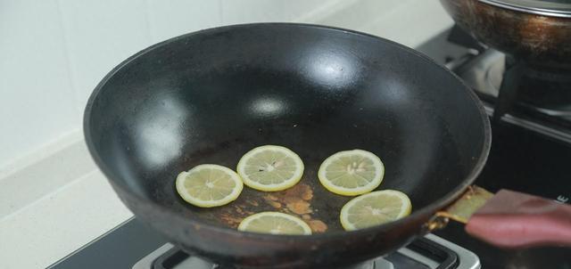 不粘锅|我把“不粘锅”换回“铁锅”后,有些话不吐不快,太真实了