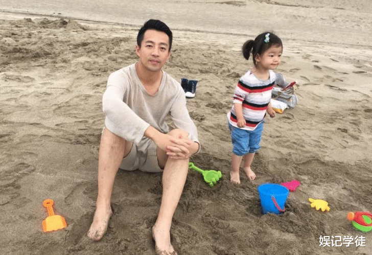 新恋情曝光?汪小菲被拍与吊带美女吃台北路边摊,女方长相好年轻