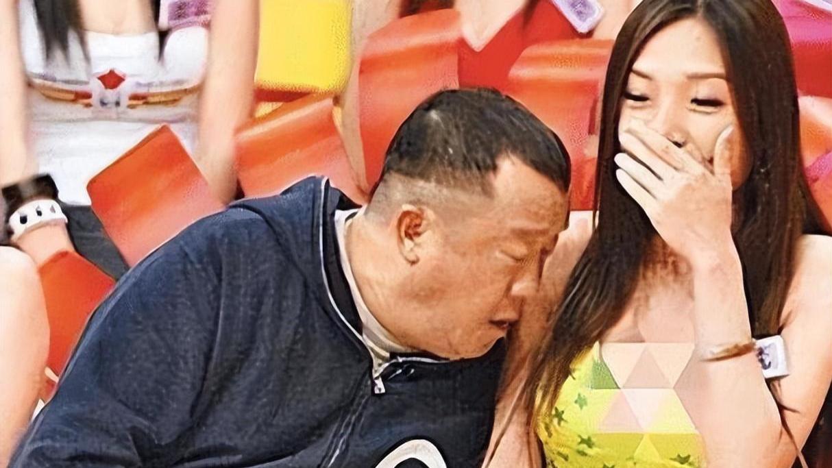 上下其手、脱女星裤子…“陈浩民曾志伟”之流，酒后本性暴露无遗