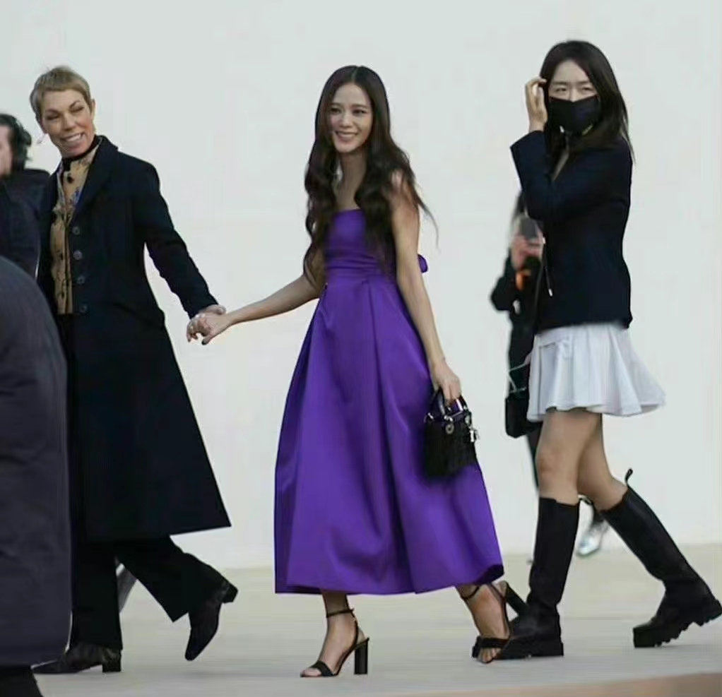 刘诗诗|丢面子的刘诗诗，下不来台的章子怡：这届时装周的“瓜”，略尴尬