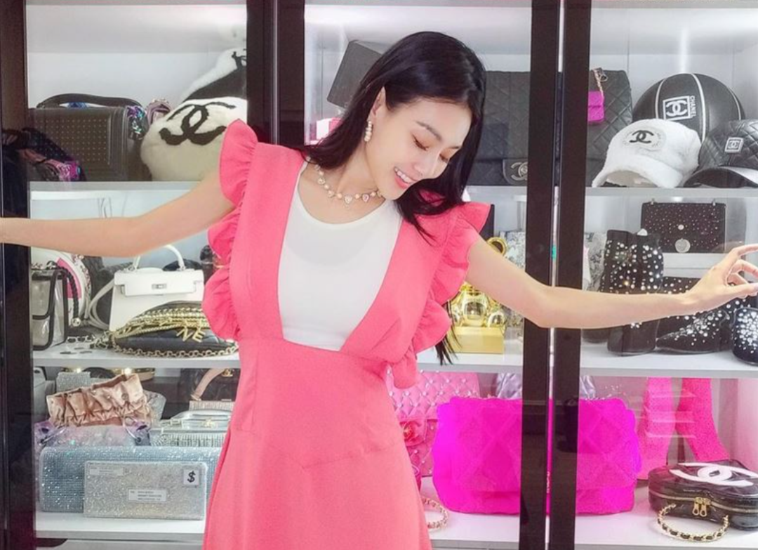 王思佳|41岁女星,炫假富,背A货包包、豪门贵妇人设崩塌