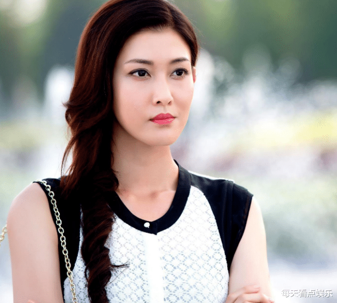 来内地养老的8位香港女星，买别墅领退休金，个个大龄未婚